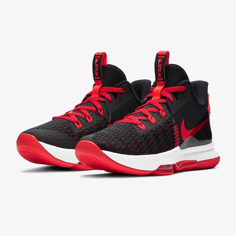 LeBron Witness 5 Basketball Shoes